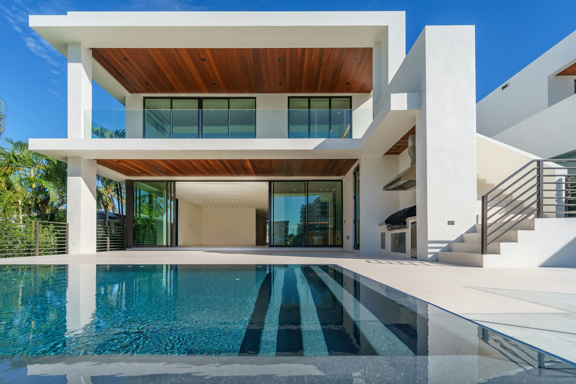imagen del frente de una casa en venta